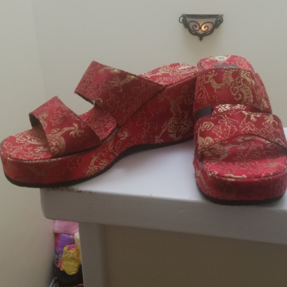 Shoes - Picture 2 of 3